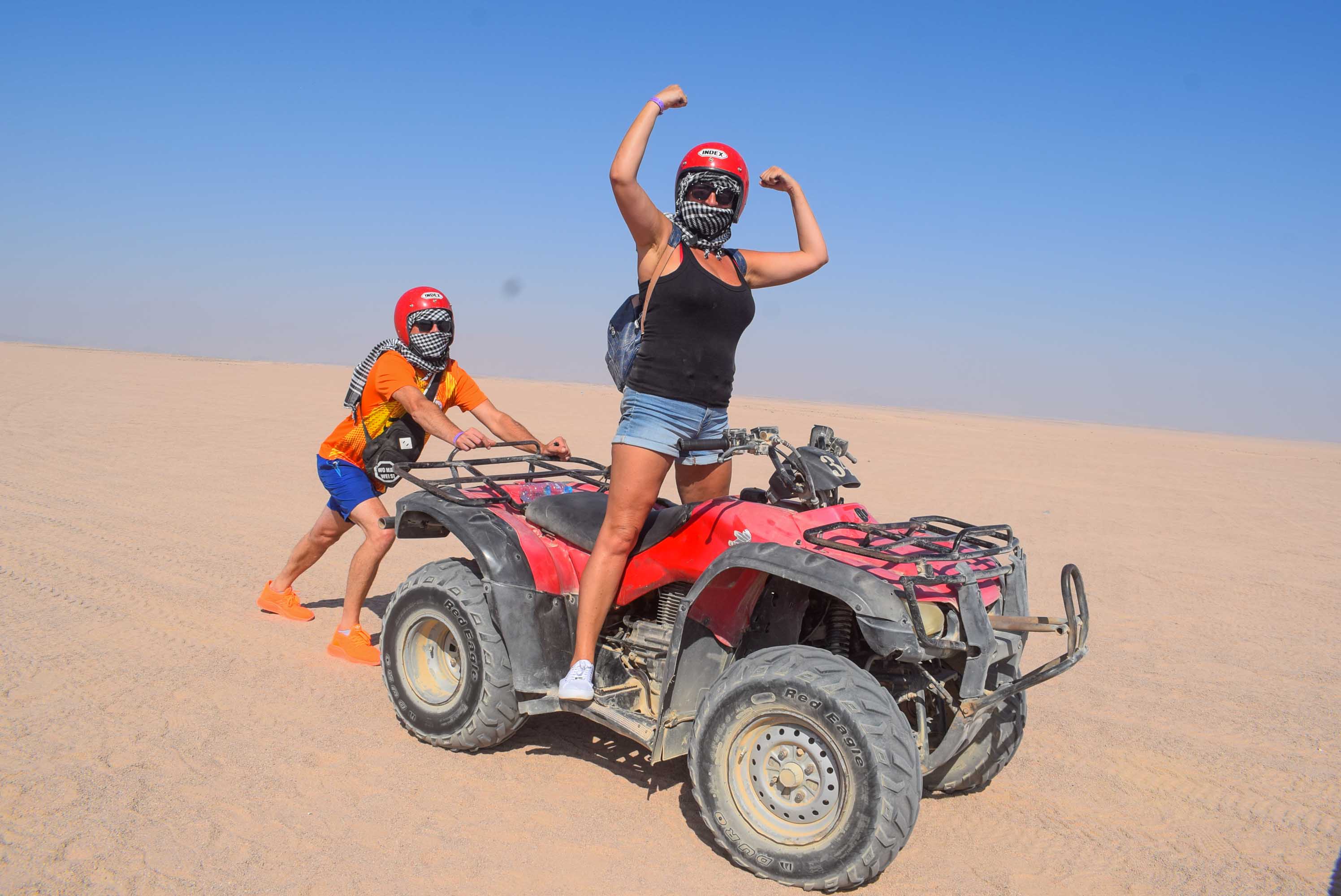 جولة سفاري بسيارة جيب من الغردقة