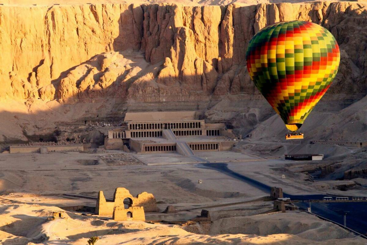 برنامج سياحى الي مصر والأردن لمدة 11 يومًا