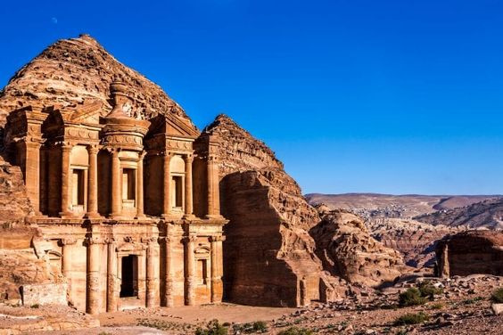 جولة نهارية إلى البتراء ووادي رم من ميناء العقبة