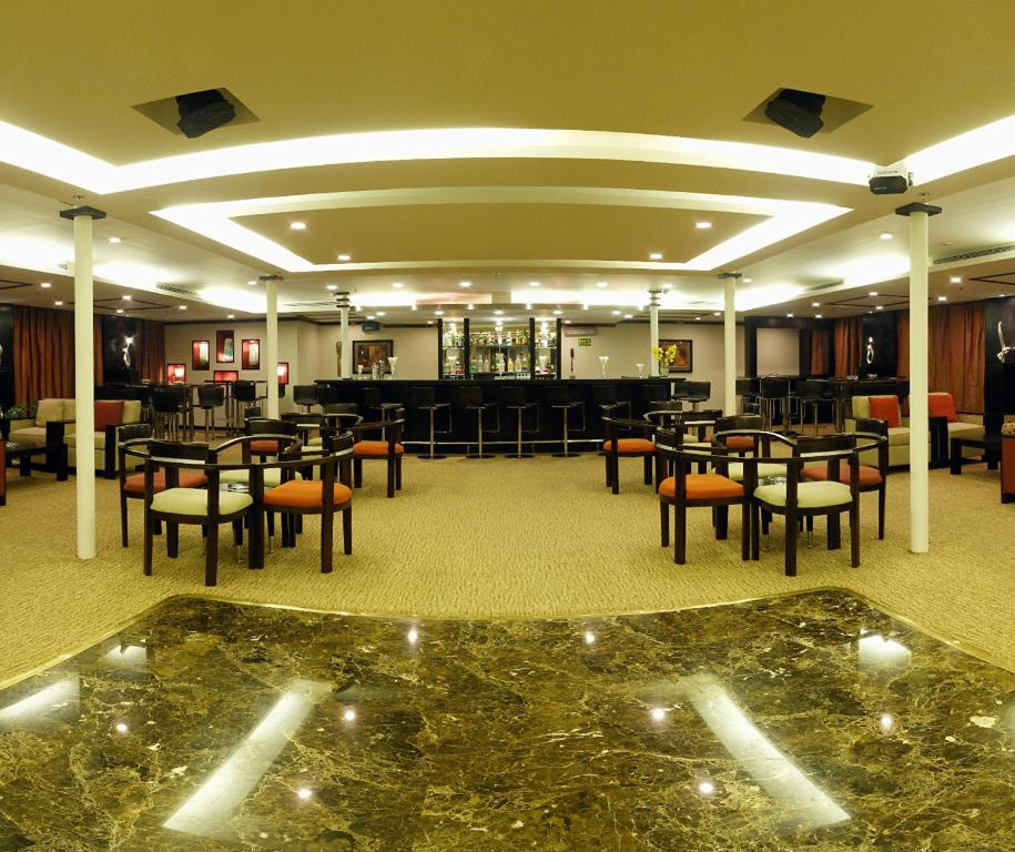 4 Days Nile cruise between Aswan and Luxor on Crown Emperor