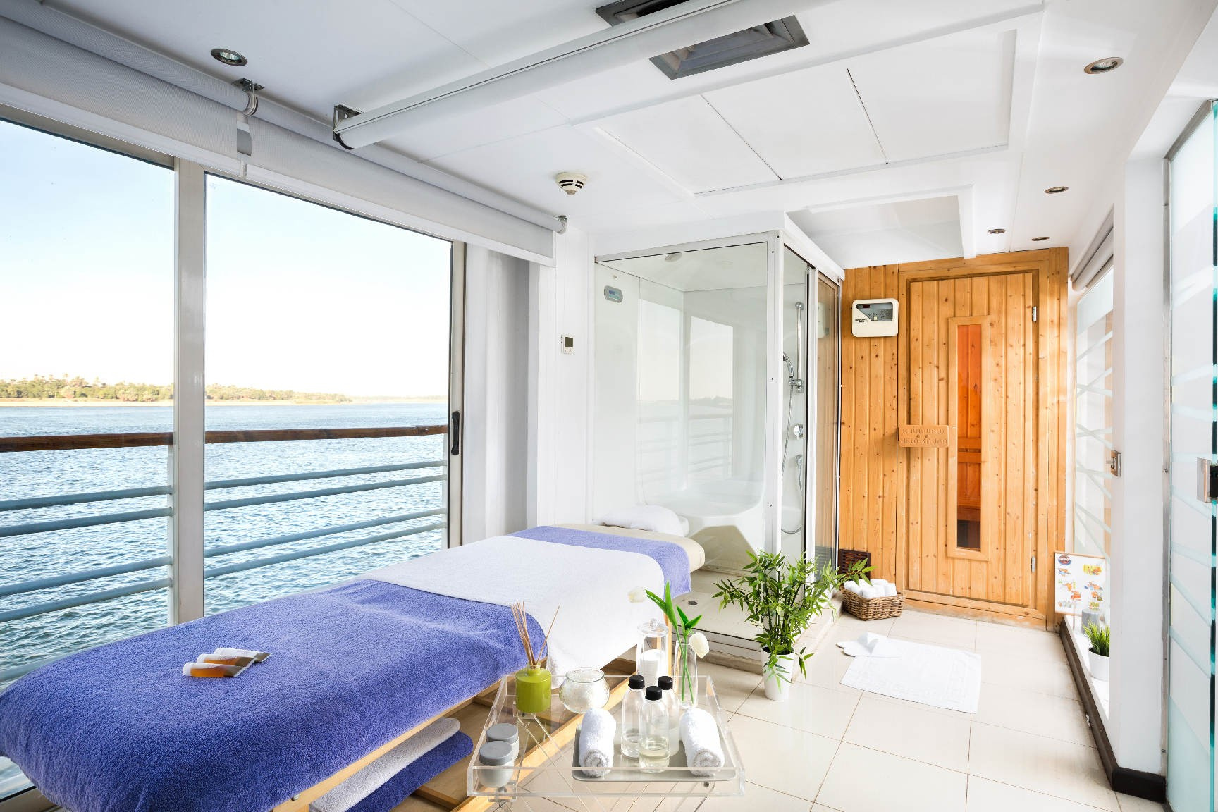 4-tägige Nilkreuzfahrt von Assuan nach Luxor an Bord der MS Farah 4 tägige Nilkreuzfahrt von Assuan nach Luxor an Bord der MS Farah