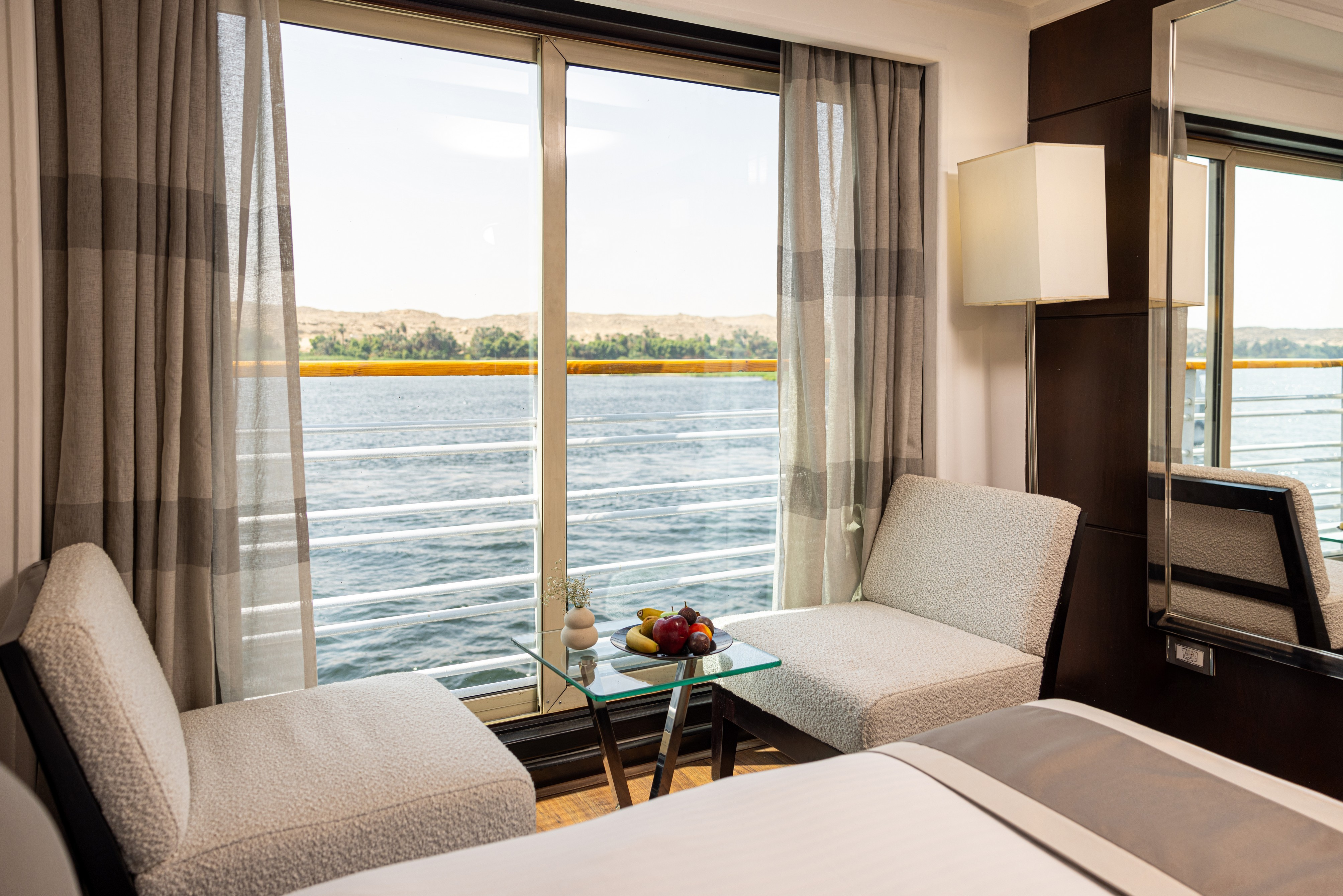 4-tägige Nilkreuzfahrt von Assuan nach Luxor an Bord der MS Farah 4 tägige Nilkreuzfahrt von Assuan nach Luxor an Bord der MS Farah