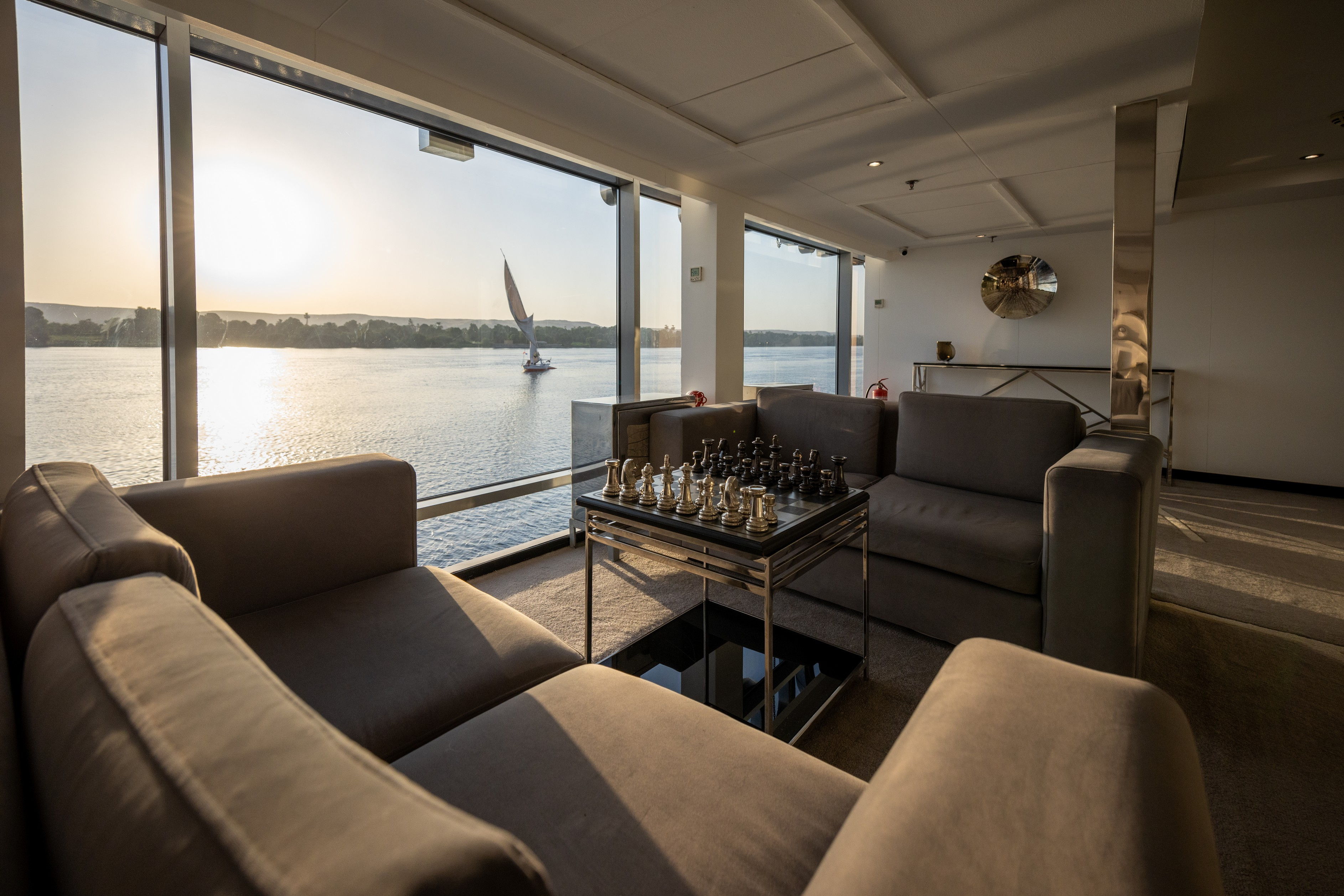 4-tägige Nilkreuzfahrt von Assuan nach Luxor an Bord der MS Farah 4 tägige Nilkreuzfahrt von Assuan nach Luxor an Bord der MS Farah