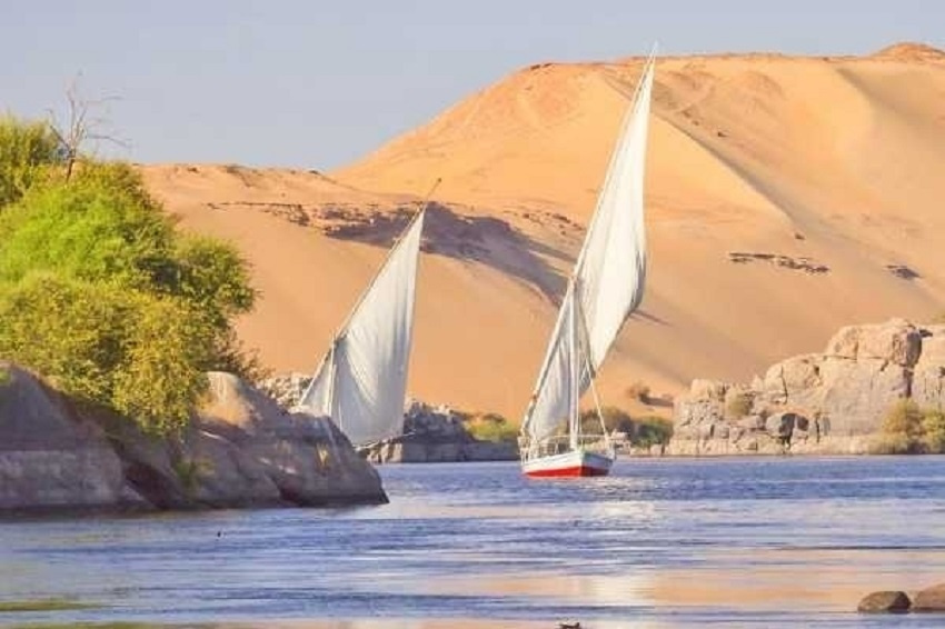 4 tägige Nilkreuzfahrt zwischen Assuan und Luxor auf der Le Fayan 4 tägige Nilkreuzfahrt zwischen Assuan und Luxor auf der Le Fayan