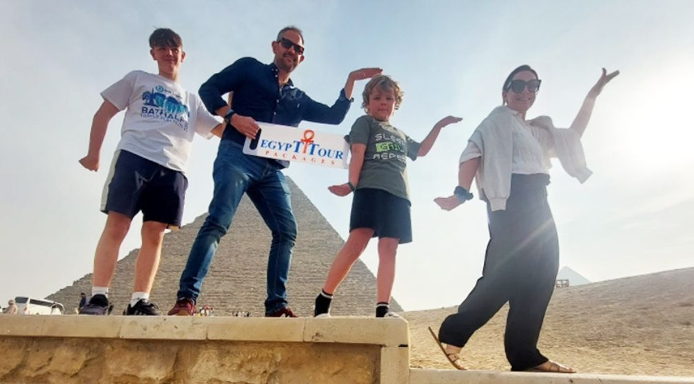 Ausflug zu den Pyramiden von Gizeh und zum Großen Ägyptischen Museum ab Hurghada