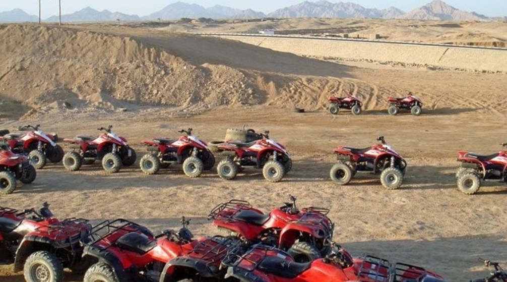 Wüstensafari bei Sonnenuntergang mit ATV Quad von Port Ghalib