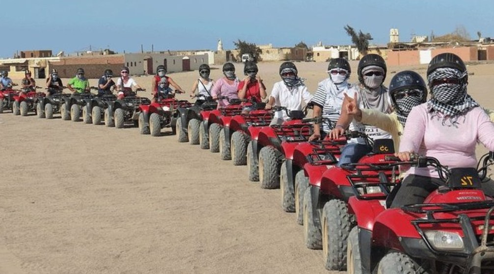Wüstensafari bei Sonnenuntergang mit ATV Quad von Port Ghalib