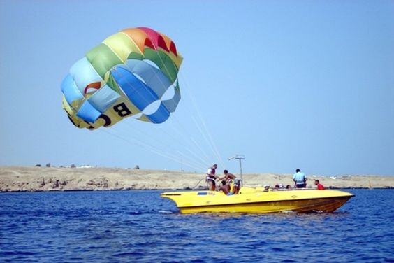 Excursiones en parasailing en Sahl Hasheesh