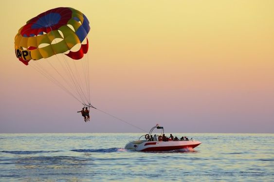 Excursiones en parasailing en Sahl Hasheesh