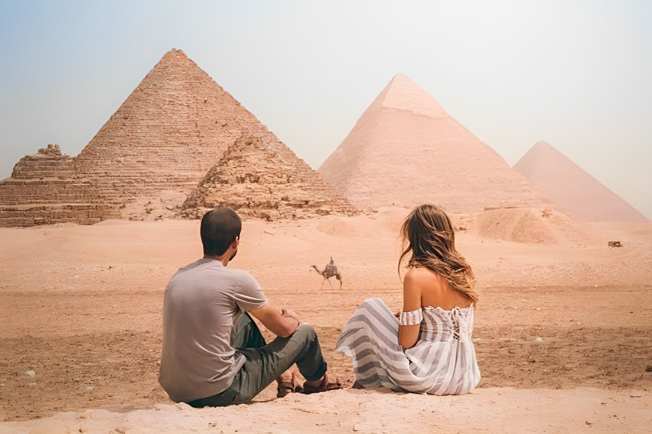 اليوم الثاني - أهرامات الجيزة ومتحف القاهرة