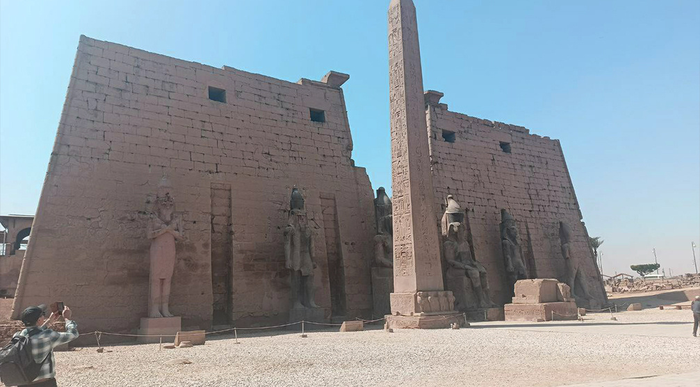 Tour di 2 giorni alle Piramidi di Giza e al Vecchio Cairo da Luxor Tour di 2 giorni alle Piramidi di Giza e al Vecchio Cairo da Luxor